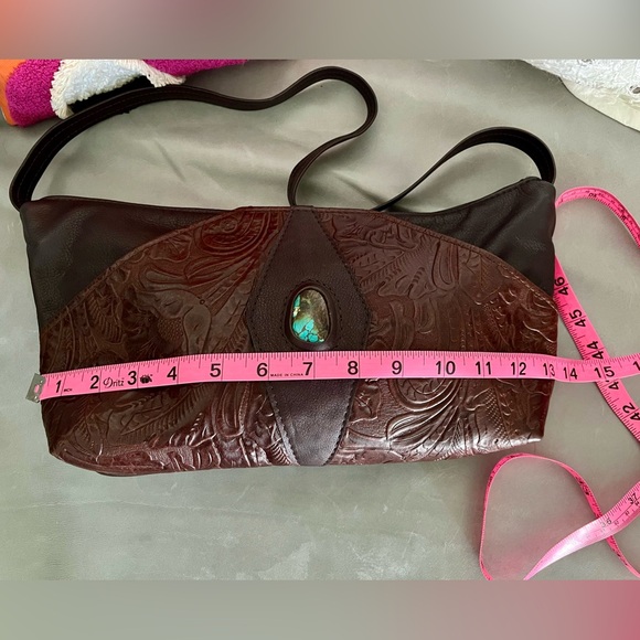 Handmade handbag with tooled leather details and turquoise center stone - Picture 7 of 10